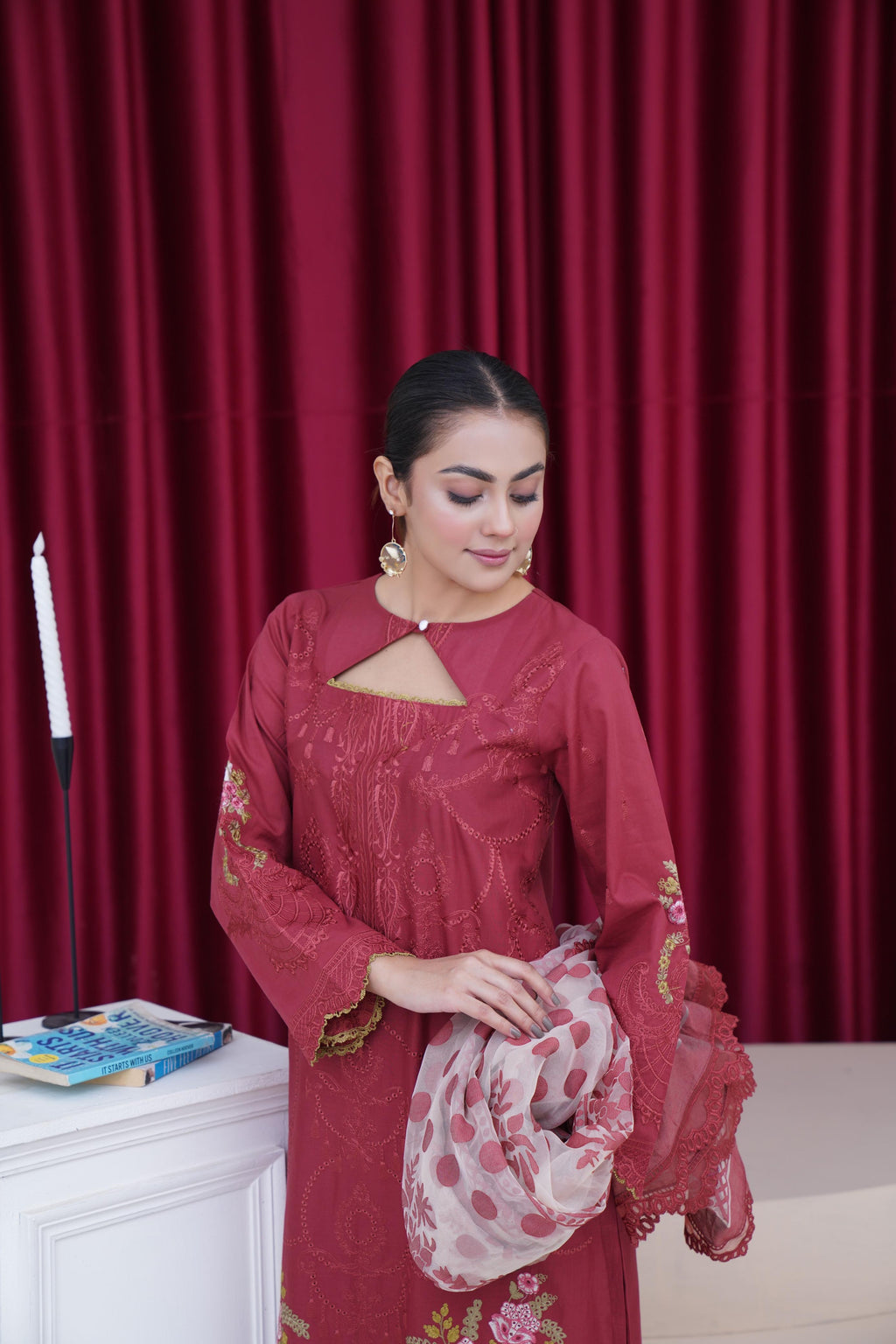 Embroidered Luxury Lawn 25’