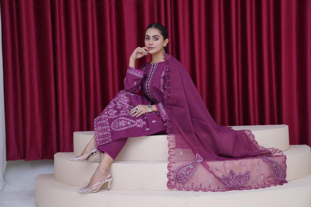 Creation Luxury Lawn 25’