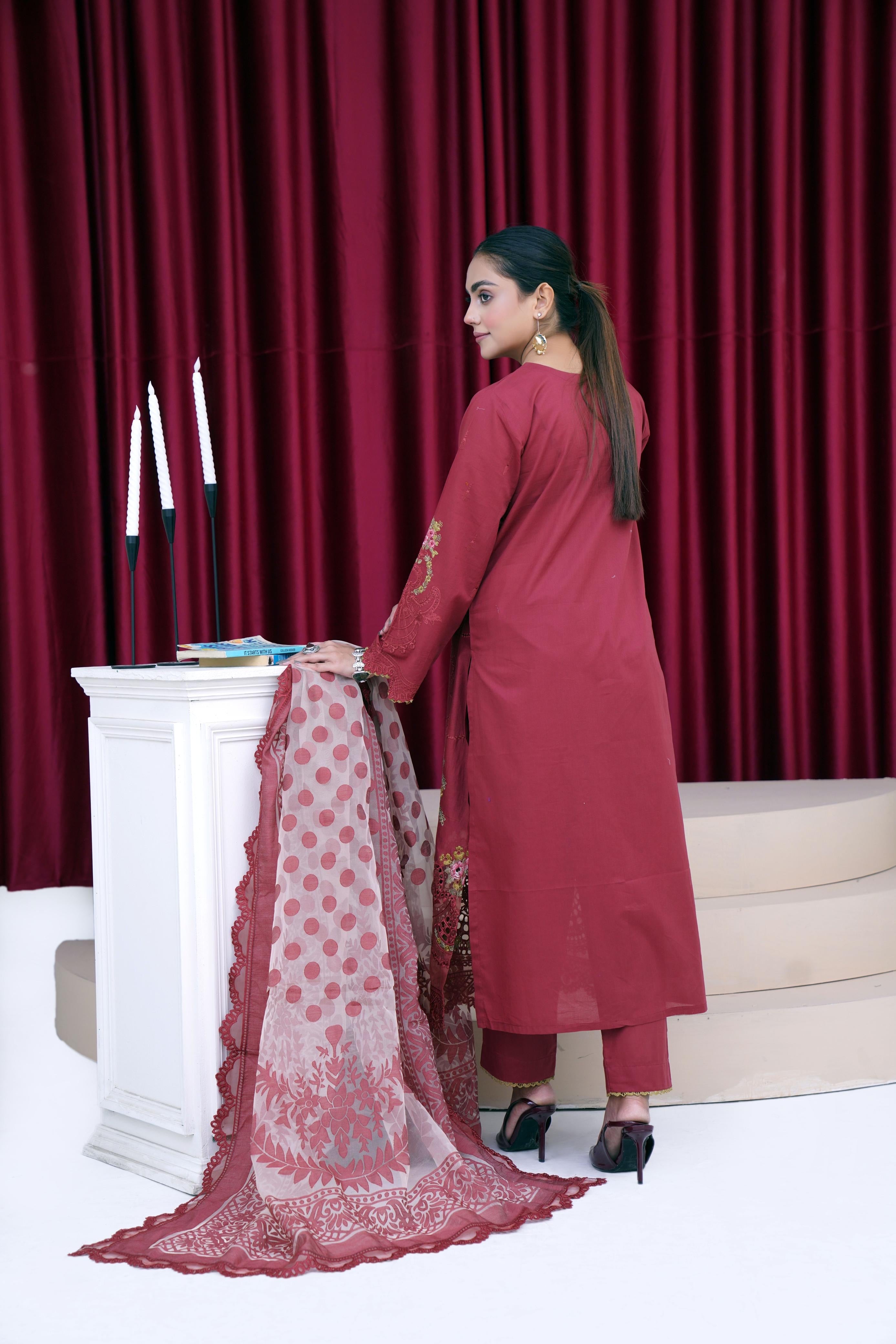 Embroidered Luxury Lawn 25’