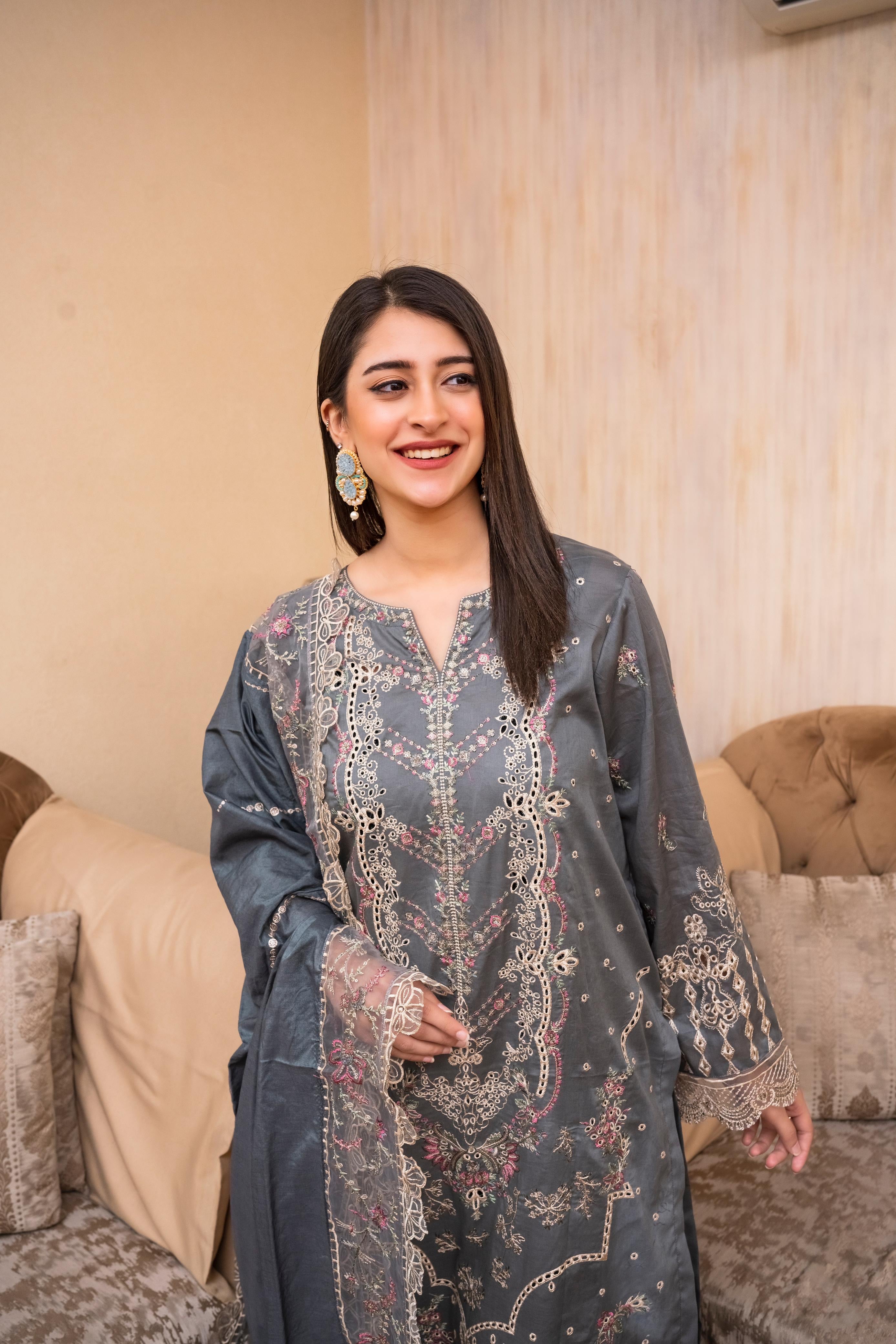 Ghani Creation Lawn 25’